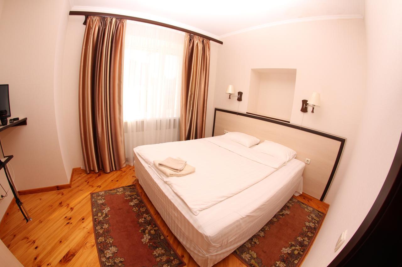 Uyut Otel Çernigiv Dış mekan fotoğraf