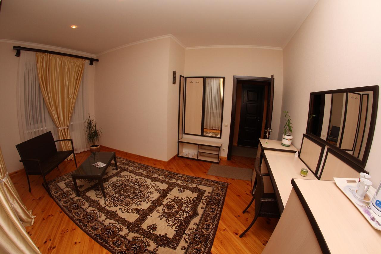 Uyut Otel Çernigiv Dış mekan fotoğraf