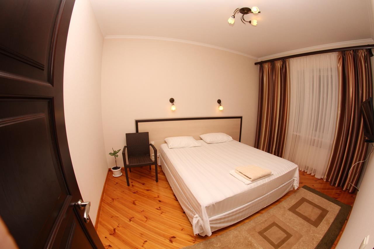 Uyut Otel Çernigiv Dış mekan fotoğraf