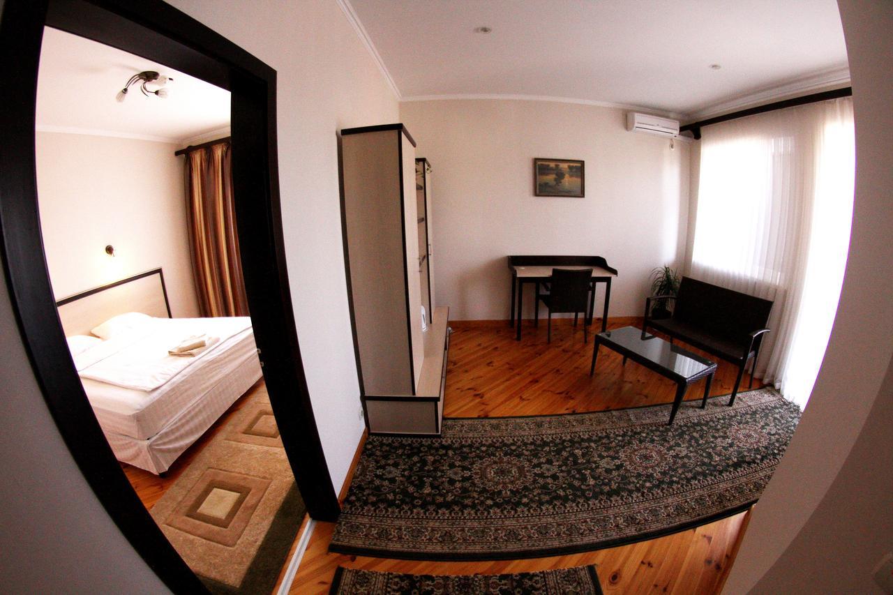 Uyut Otel Çernigiv Dış mekan fotoğraf