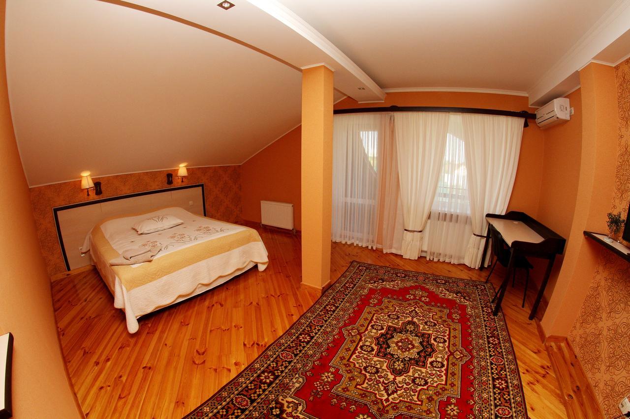 Uyut Otel Çernigiv Dış mekan fotoğraf