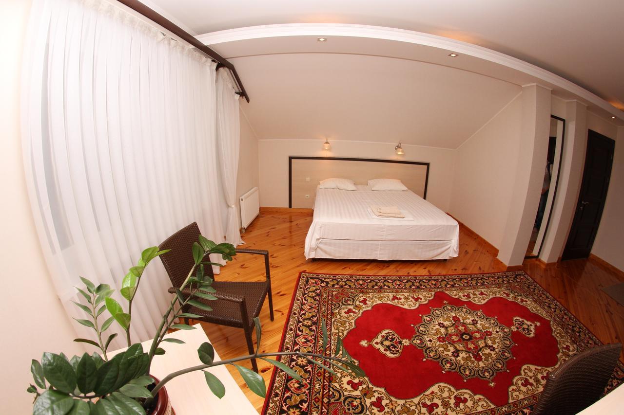 Uyut Otel Çernigiv Dış mekan fotoğraf