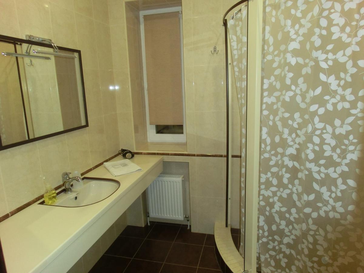 Uyut Otel Çernigiv Dış mekan fotoğraf