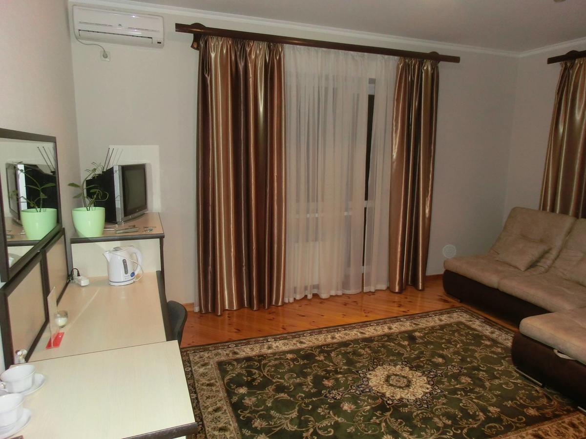 Uyut Otel Çernigiv Dış mekan fotoğraf