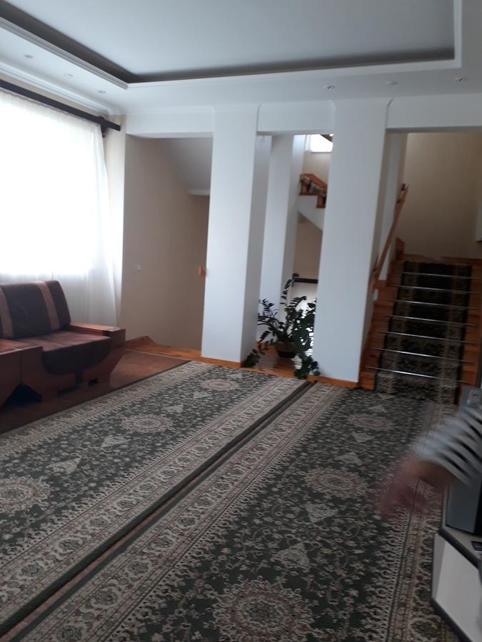 Uyut Otel Çernigiv Dış mekan fotoğraf